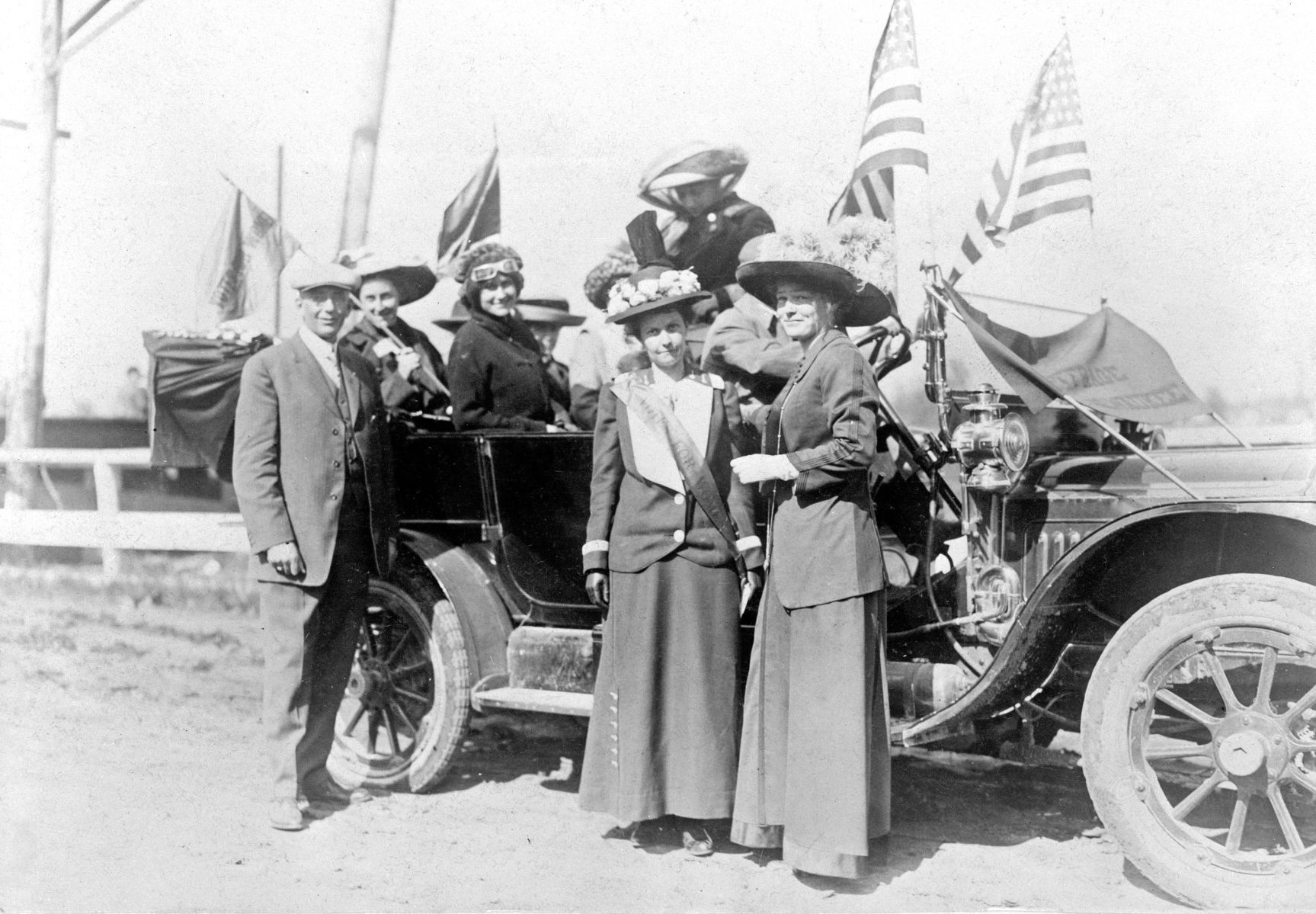 Ada James and women's suffrage supporters, ca. 1911